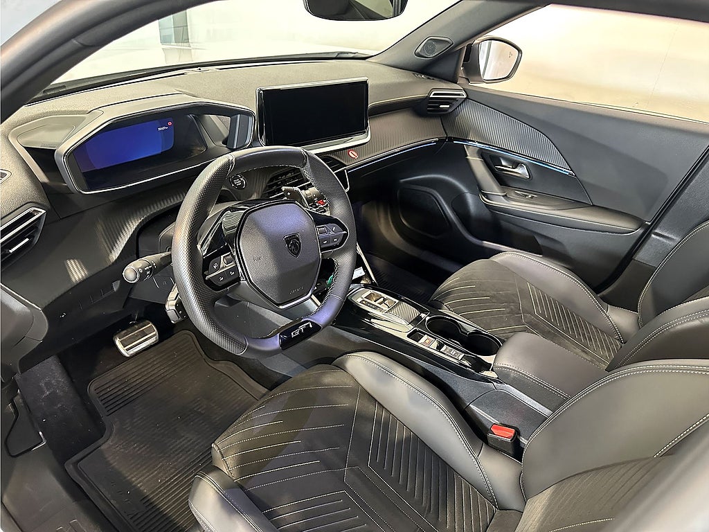 Bild på Peugeot 2008 GT 1.2 PT 130hk Aut - B-KAMERA, NAV, CARPLAY