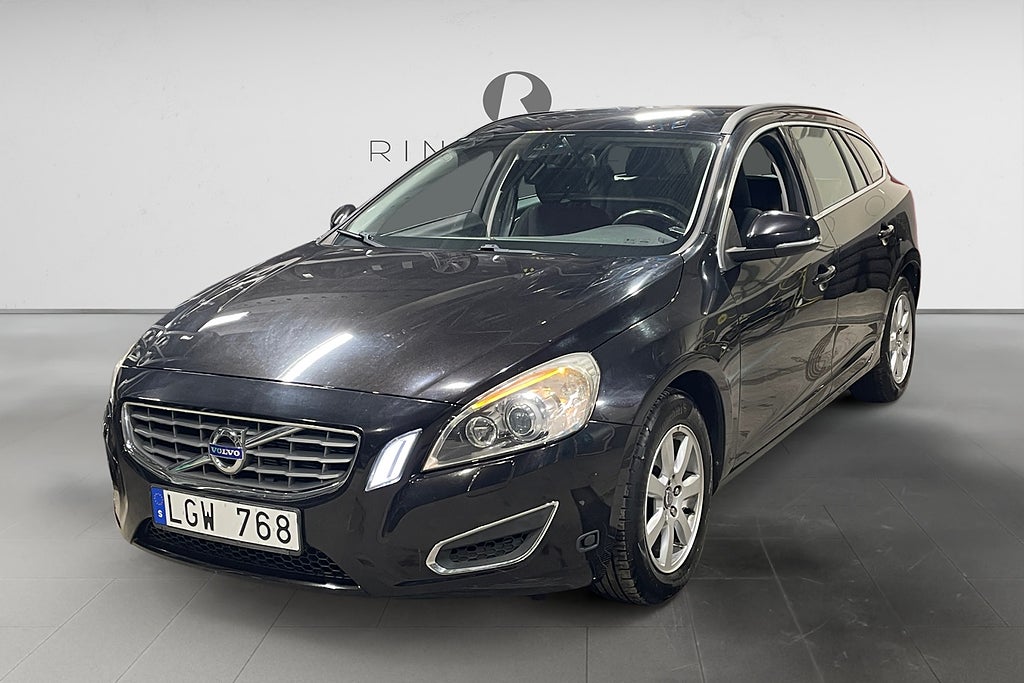 Volvo V60 T3 150HK MOMENTUM DRAG PDC M-VÄRM KAMREMBYTT 1ÄGARE 16"