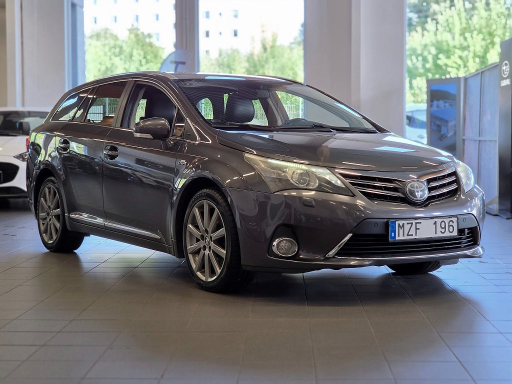 Toyota Avensis kombi 2.2 D-4D Executive / Drag / Skinn / Panorama /