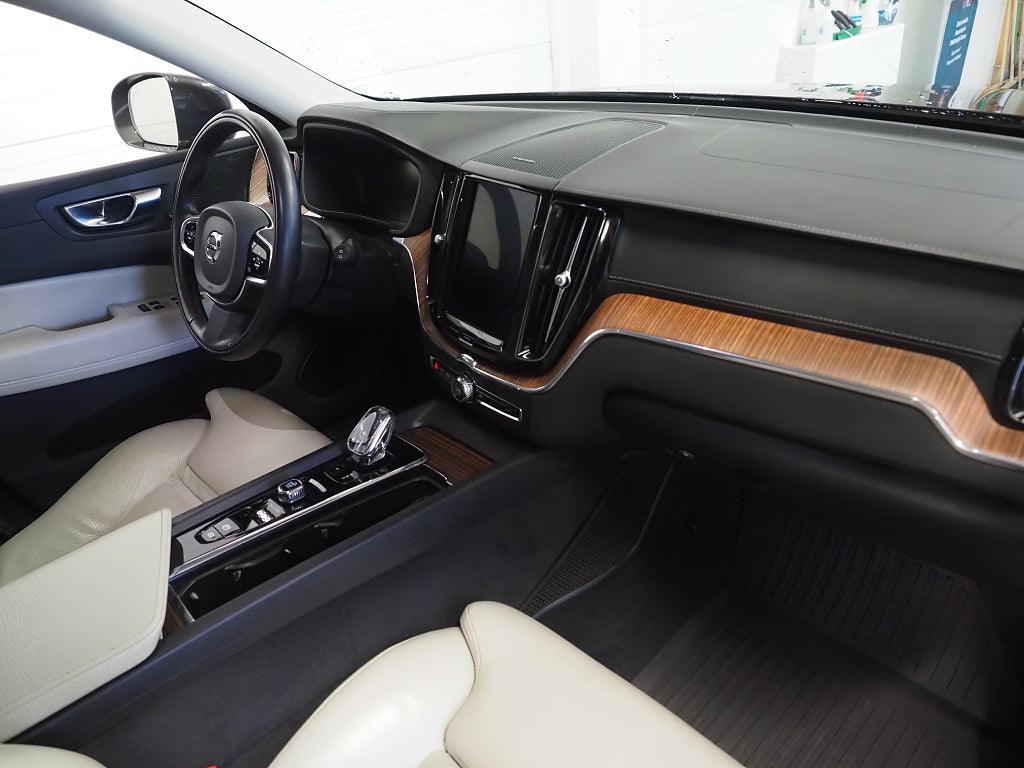 Volvo XC60 Recharge T8 392hk AWD Inscription Drag|Pano|H/K|Kamera 2020