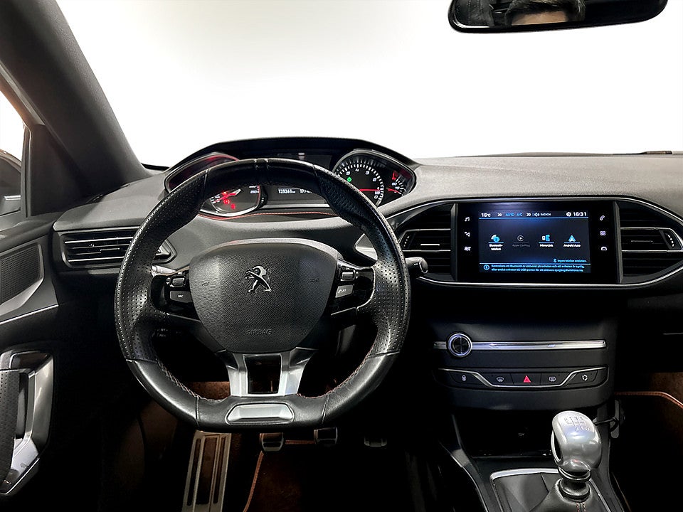 Bild på Peugeot 308 5D GT-Line 1.2 PT 130hk PANO CARPLAY