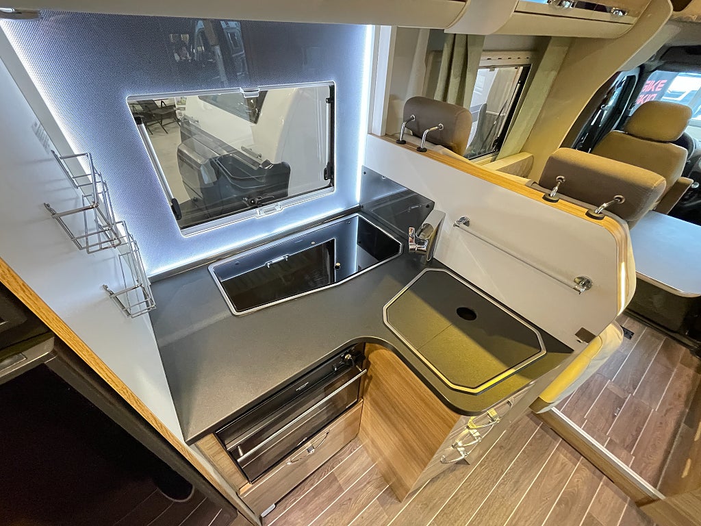 Adria Matrix Supreme 687 SL /ALDE/Solcell/Taksäng/Kedja/5 bältad/  - Adria