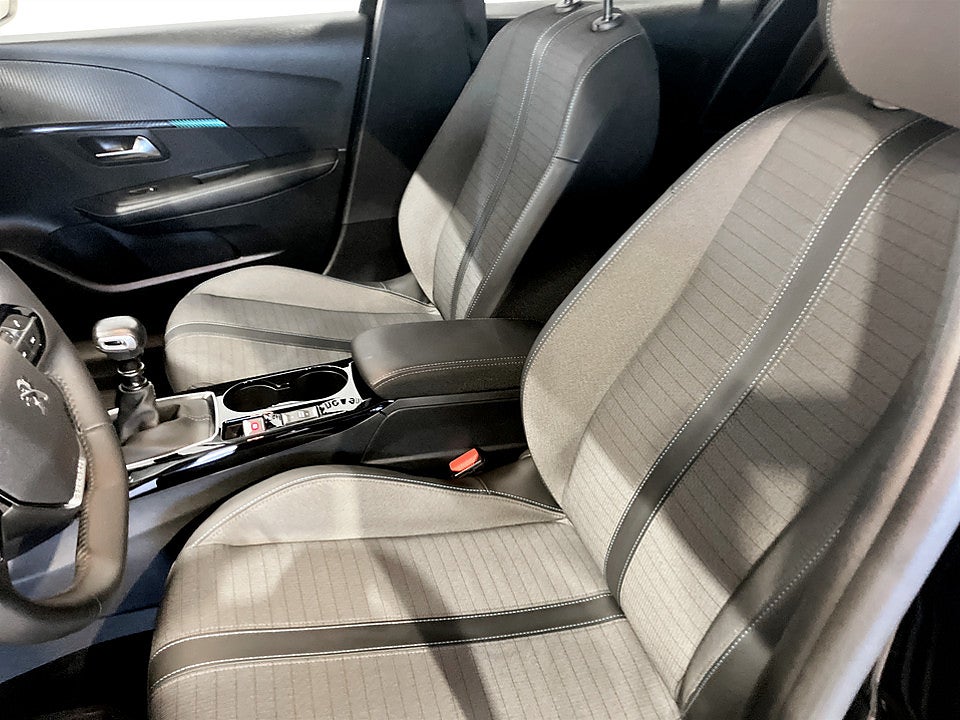 Bild på Peugeot 208 Allure Pack 1.2 PT 100hk BACKSENSORER