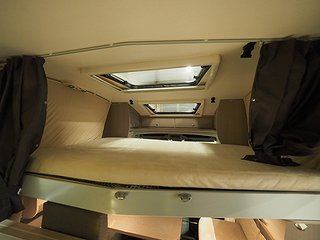 Husbil-halvintegrerad Adria Matrix 18 av 20