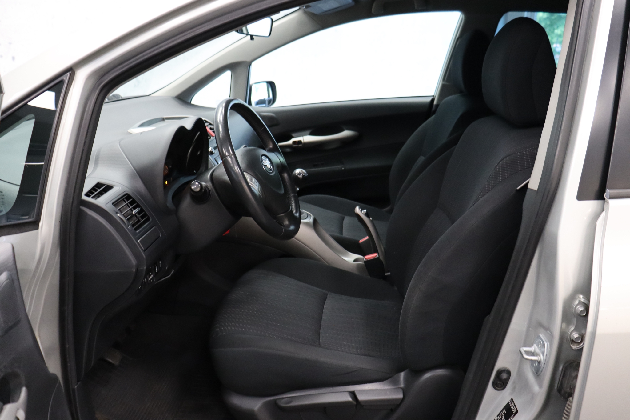 Toyota Auris 5-dörrar 2.0 D-4D 2008, bild 6/48
