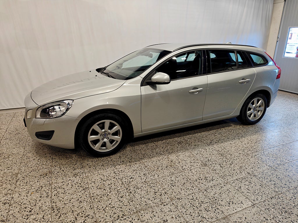 Volvo V60 D2 Manuell, 115hk Momentum Nordic Edition