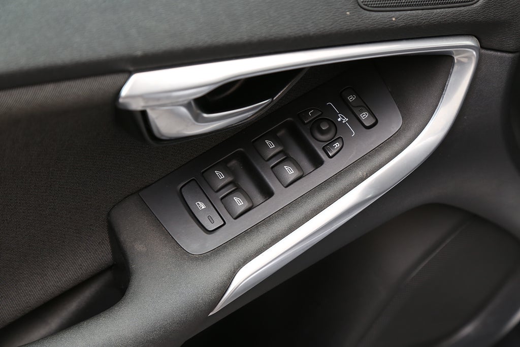 Volvo V40 Cross Country D3 150hk Adv Edition Kamera Värmare Drag 2019