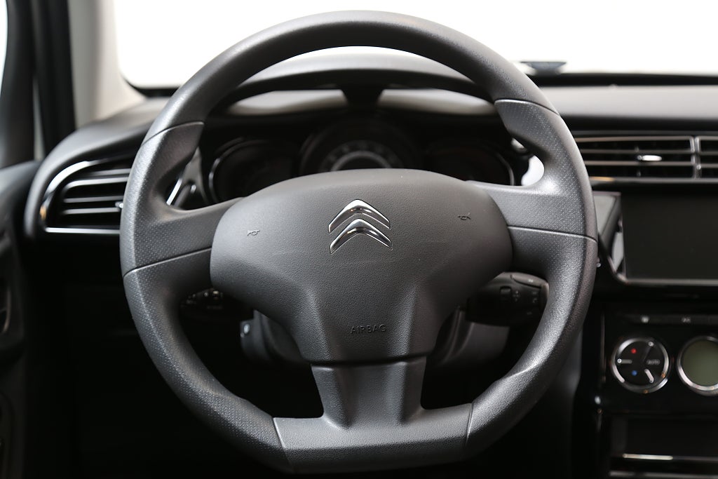 Citroën C3 1,2 VTi 82hk PureTech 5D Pano Nybesikt Motorvärmare 2015