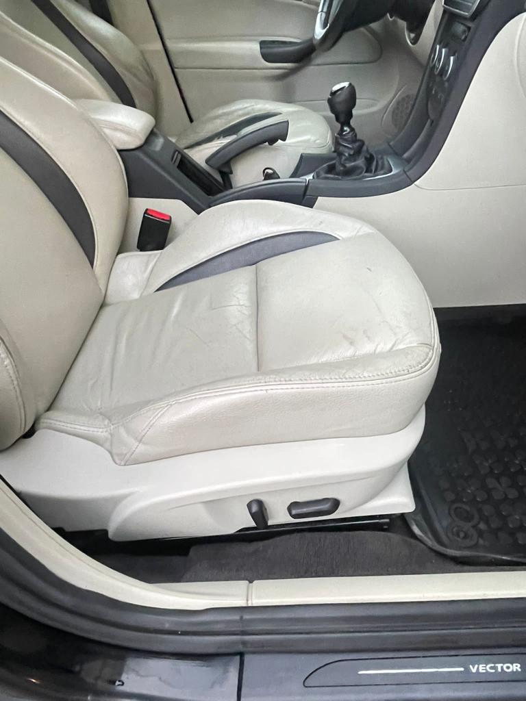 Saab 9-3 SportCombi 1.9 TiD Vector 150hk 2010, bild 7/41
