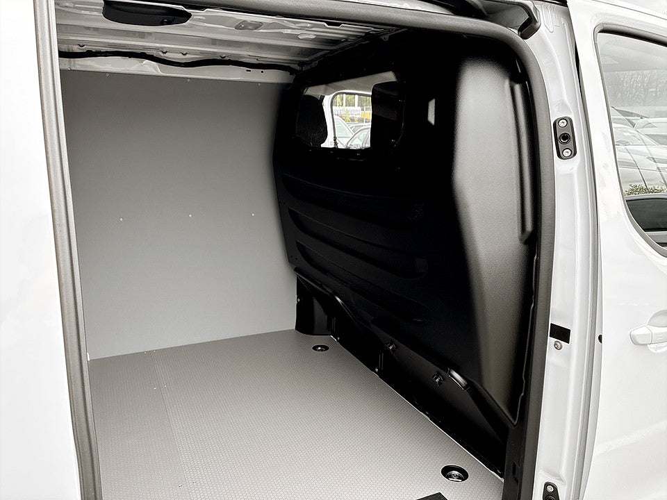 Bild på Opel Vivaro Elite 150hk Aut L2 - EDITION! VÄRMARE & DRAGKROK INGÅR!