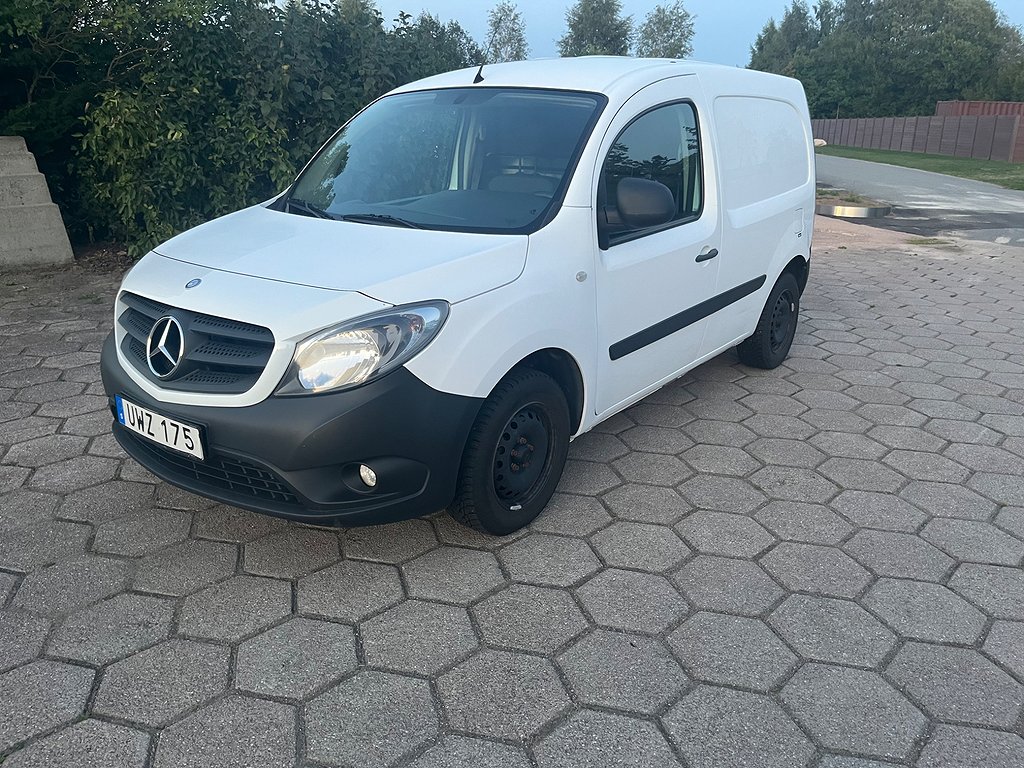 Mercedes-Benz Citan 109 CDI Euro 5. Kamkedja, Fint skick