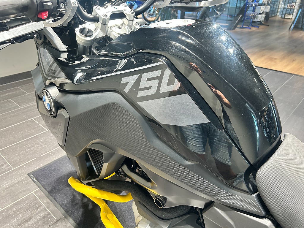 BMW F750GS /3,45%/Chassisänkt/Motorbågar/703 mil