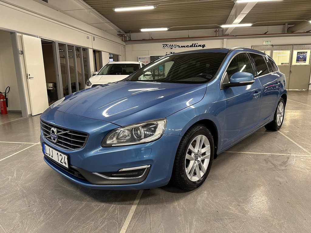 Volvo V60 D3 Momentum M-Värmare Taklucka 360 Kamera Drag