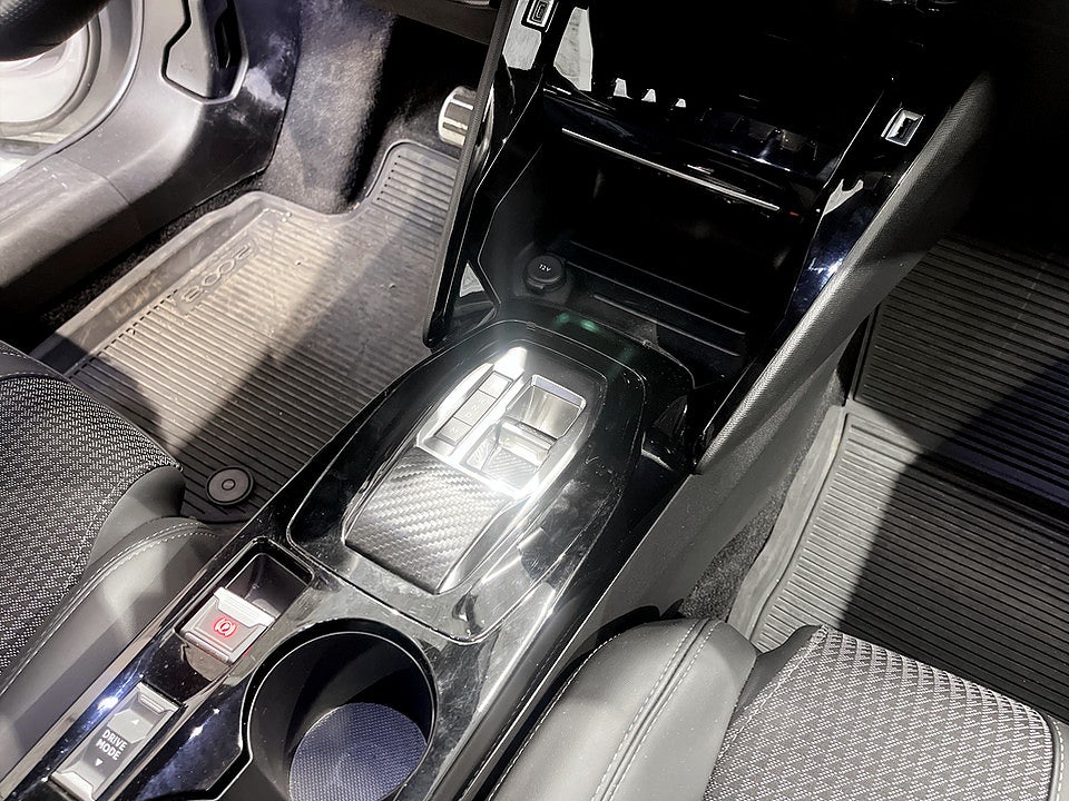 Bild på Peugeot 2008 GT 1.2 PT 130hk Aut B-KAMERA CARPLAY