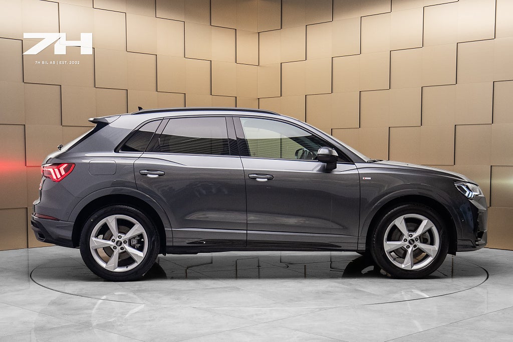 Audi Q3 45 TFSI e S Line Svart Optik / B&O / Kamera / Drag