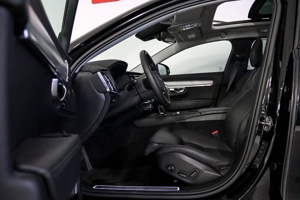 Volvo V90 Recharge T6 II AWD Ultimate Dark R-Design Pano H/K 360°