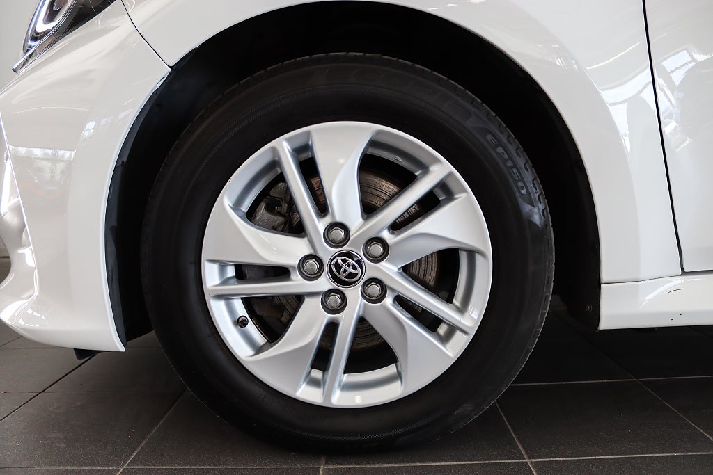 Toyota Yaris Hybrid CVT Active B-kamera Säkerhetspaket Moms