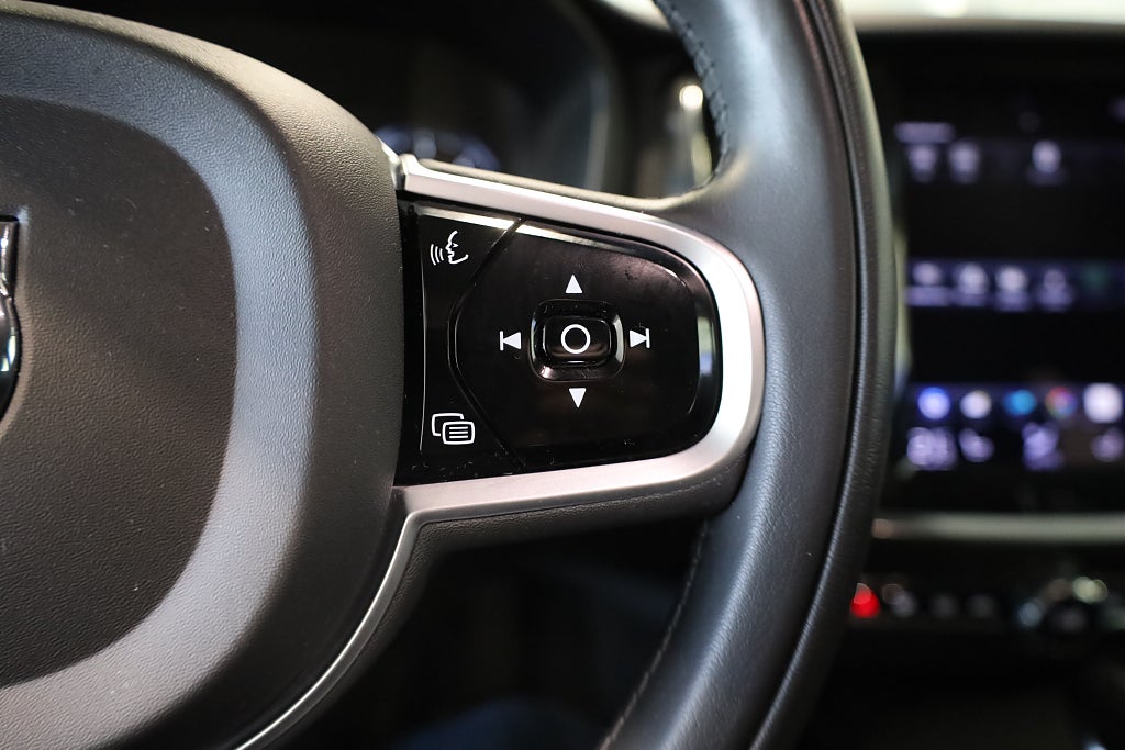 Volvo V60 D4 AUT Momentum Advanced SE II Drag Navi VOC Moms 2021