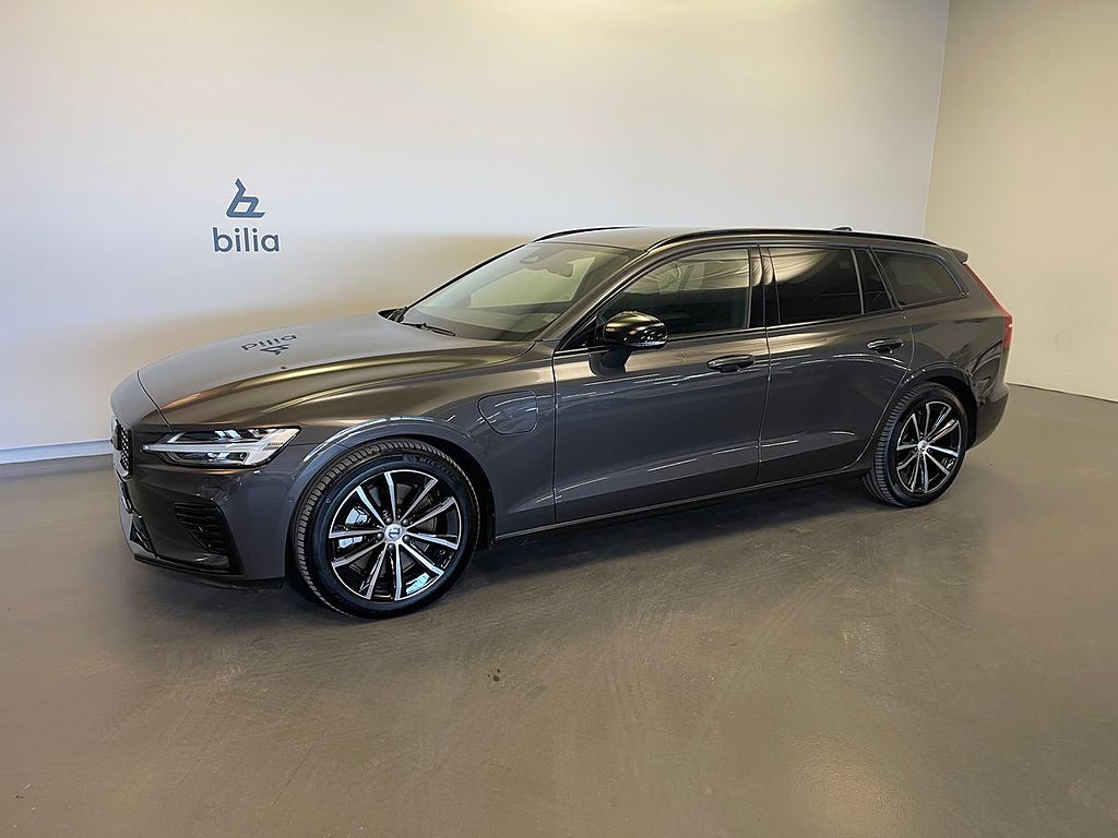 Volvo V60 T6 Plus Dark Nordic Edition / Dragkrok / Tonade rutor / Harman K