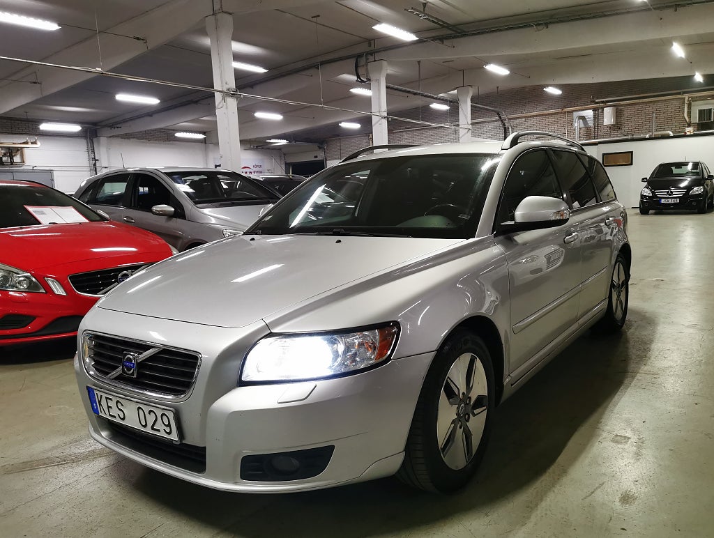 Volvo V50 1.6 D Momentum Euro 4& Kamrembyt & Dragkr&Nybesikt