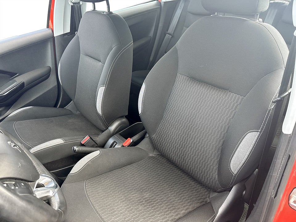 Bild på Peugeot 208 Active 1.2 PT 82hk Aut KAMPANJRÄNTA 3,99%