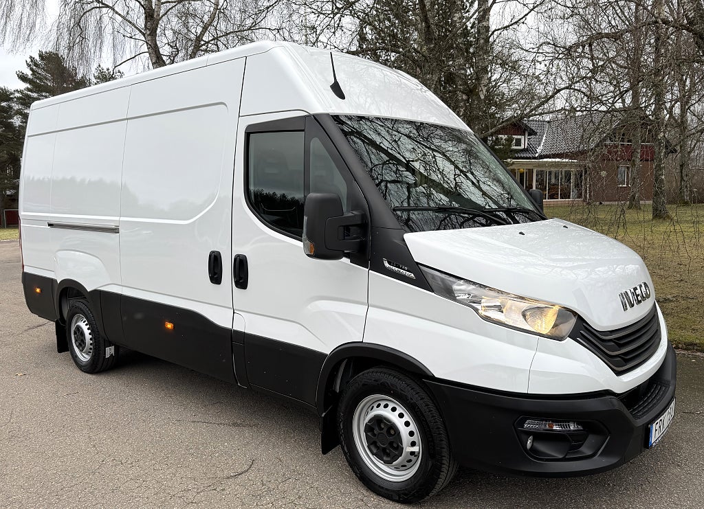 Iveco 35-140 Högskåp, Automat, Drag släpvikt 3500 kg