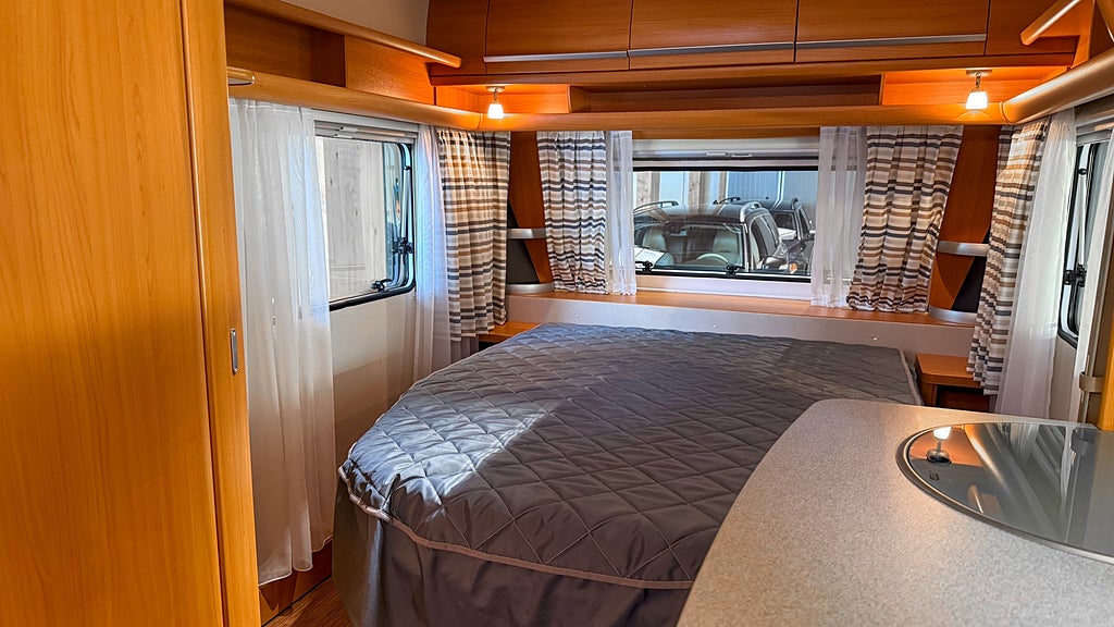 Fendt Saphir 540 TF Markis med väggar Besiktigad välvårdad Queenbed