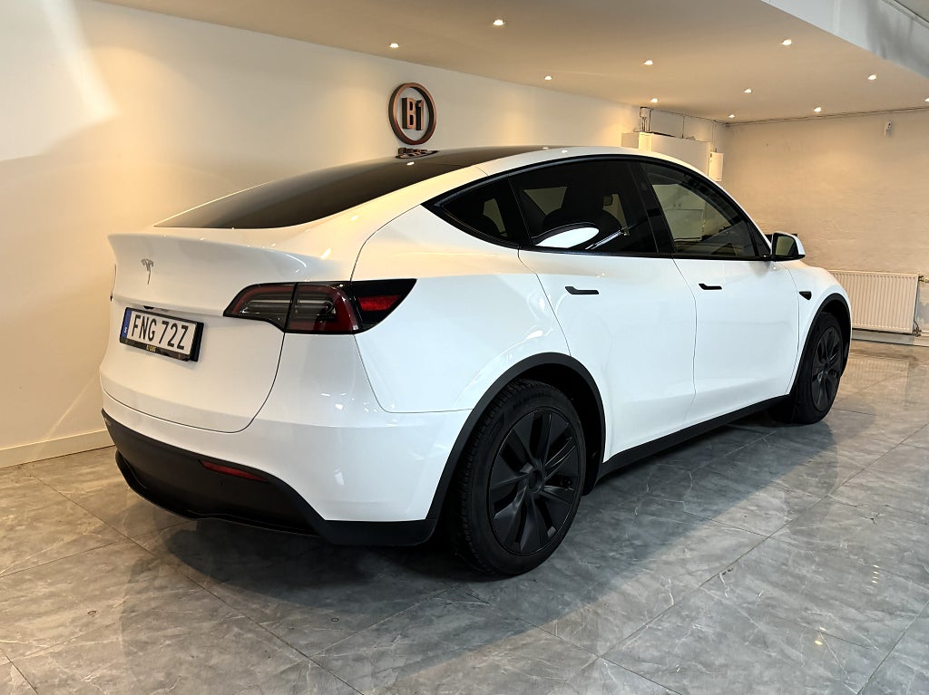 Tesla Model Y Long Range RWD Long Range VÄRMARE SKINN PANO SVENSKSÅLD