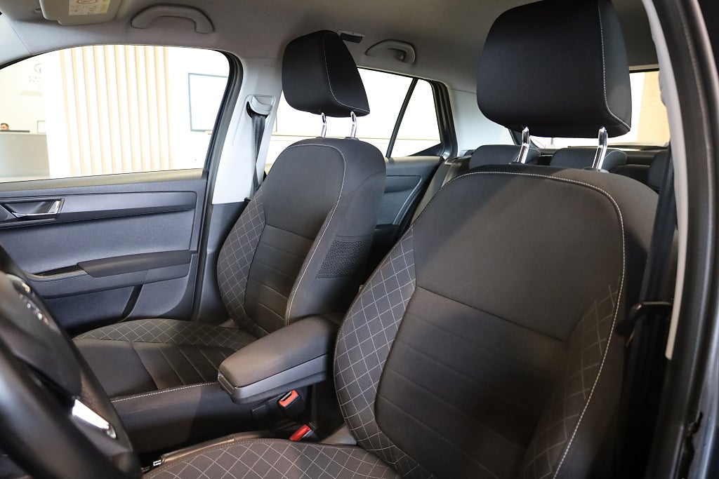 Skoda Fabia 1.2 TSI Style M-Värme CarPlay PDC Blåtand 2017