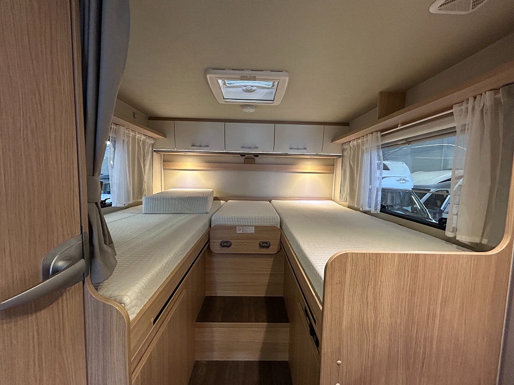 Sunlight Capron T68 / Taksäng /Solcell / Ugn / Utv. dusch  - Sunlight