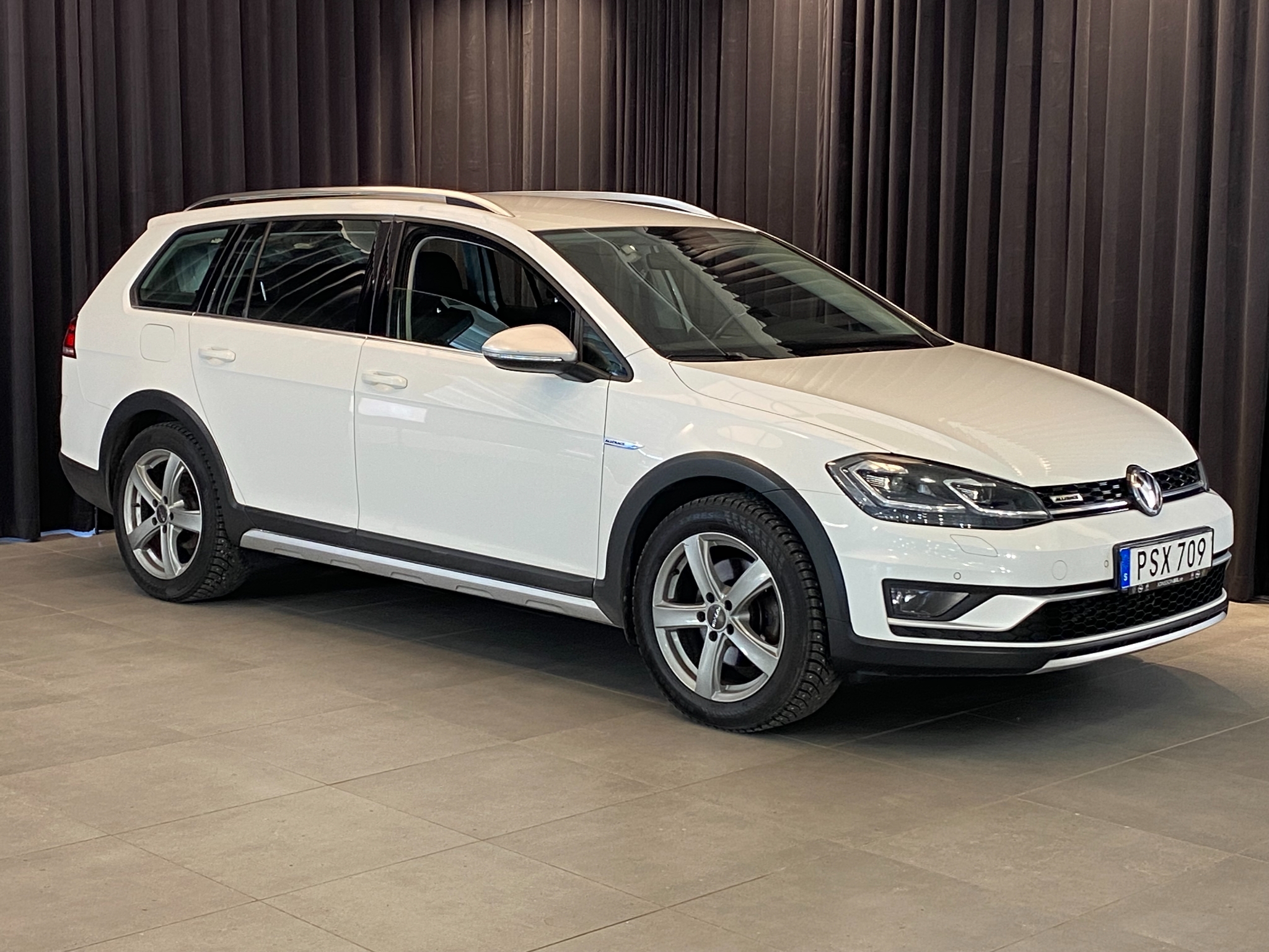Volkswagen Passat 2016, photo 2/10