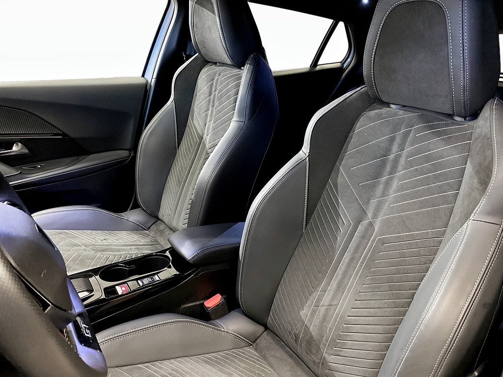 Bild på Peugeot 2008 GT 1.2 PT 130hk Aut - 360-KAMERA, CARPLAY, NAVI