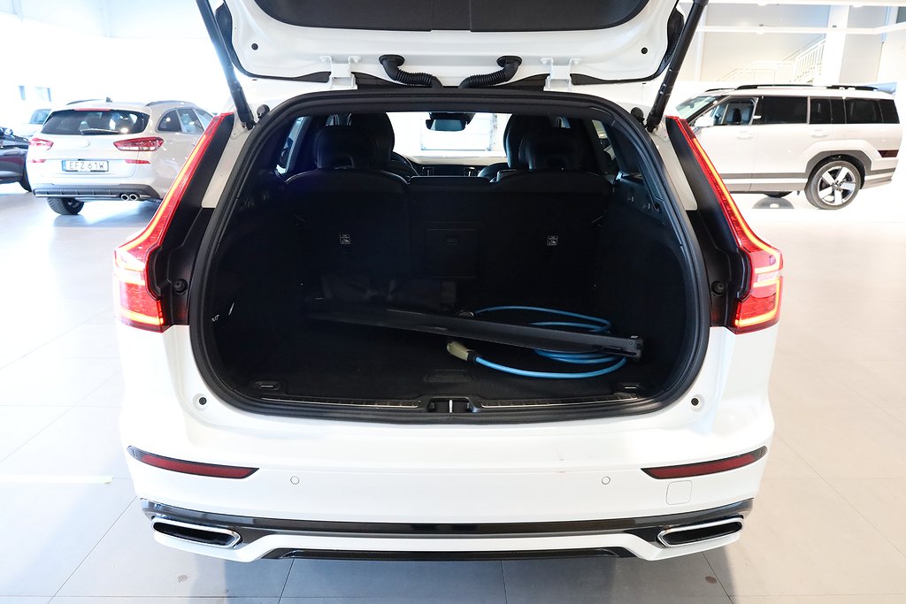 Volvo V60 T8 AWD Aut R-Design Pano Kamera Läder 2019