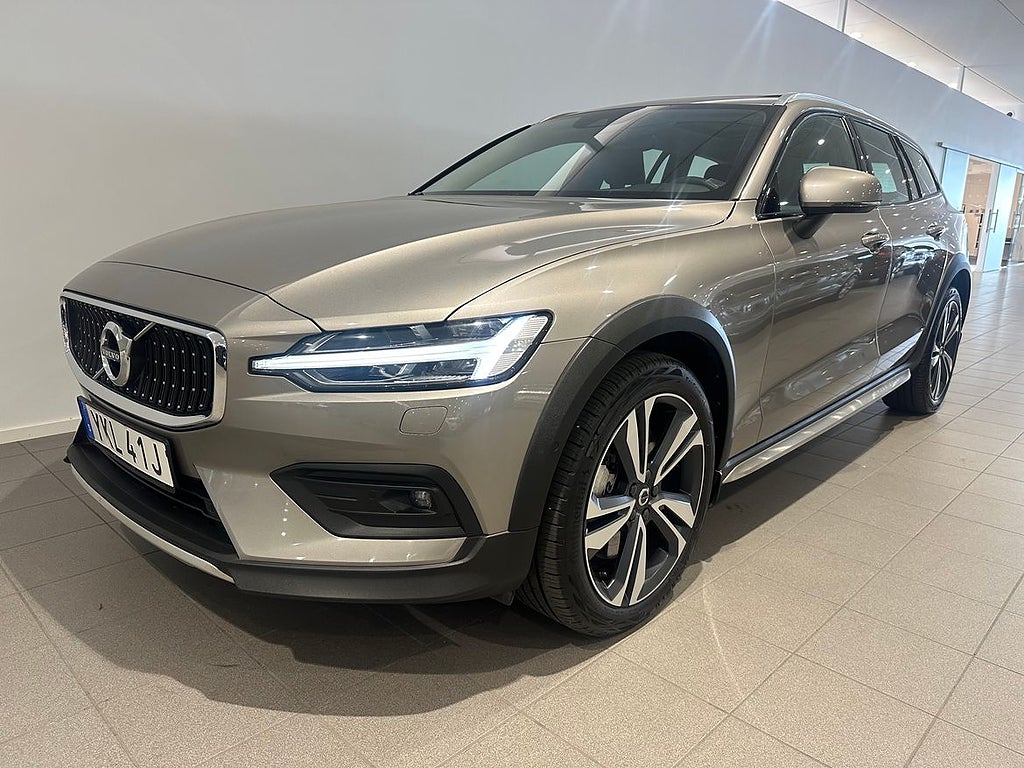 Volvo V60 Cross Country B4 AWD D Adv NaviP Edt / Panorama...