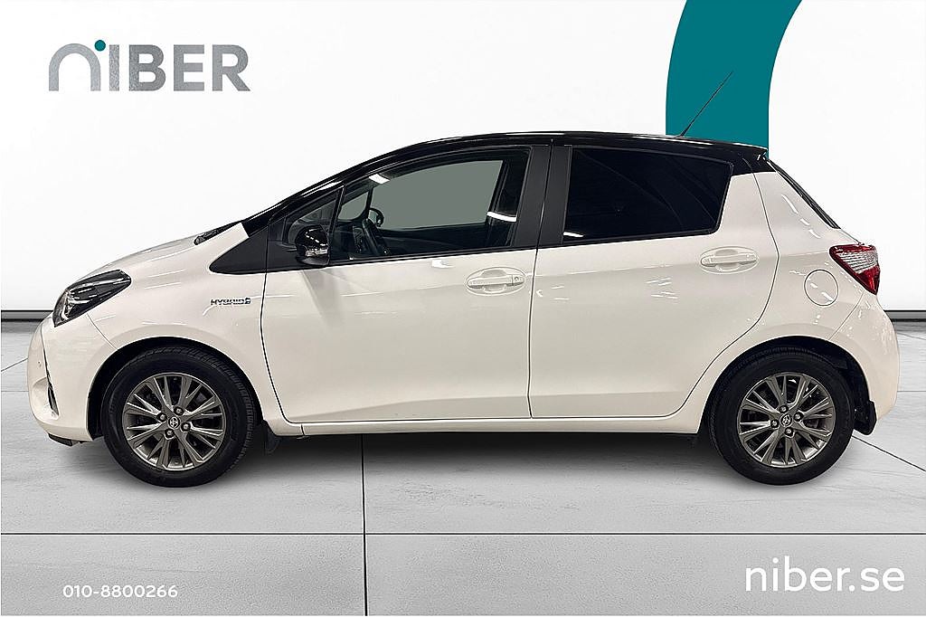 Toyota Yaris Hybrid, 1 brukare, FR 2,95%, P-sensorer fr & bak, tonade rutor