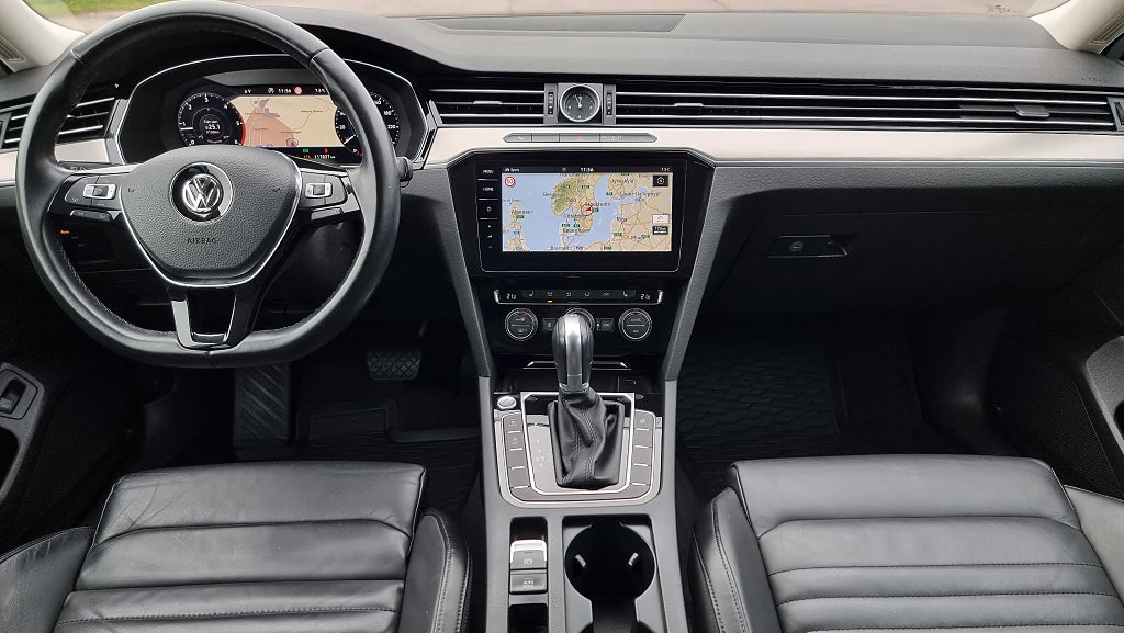 Volkswagen Passat 2.0TDI R-Line Cockpit Pro Läder Navi Värmare Drag 