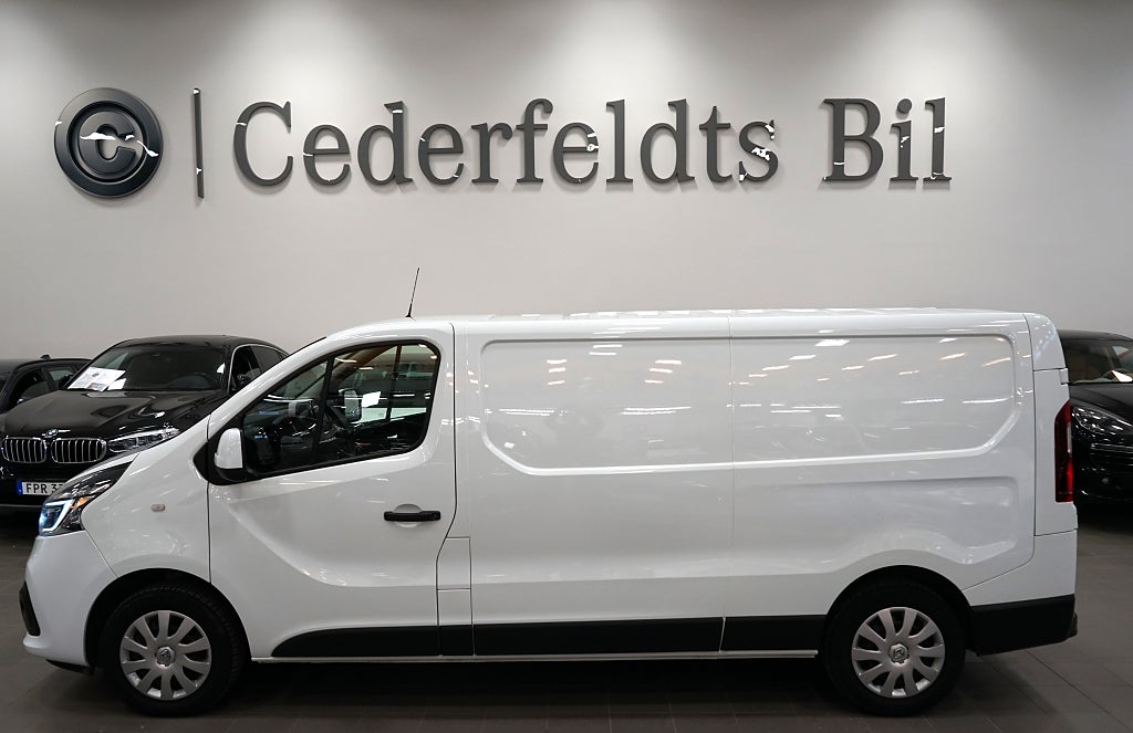 Renault trafic Skåpbil 2.0dCi 3-sits GPS Kamera Värmare MOMS