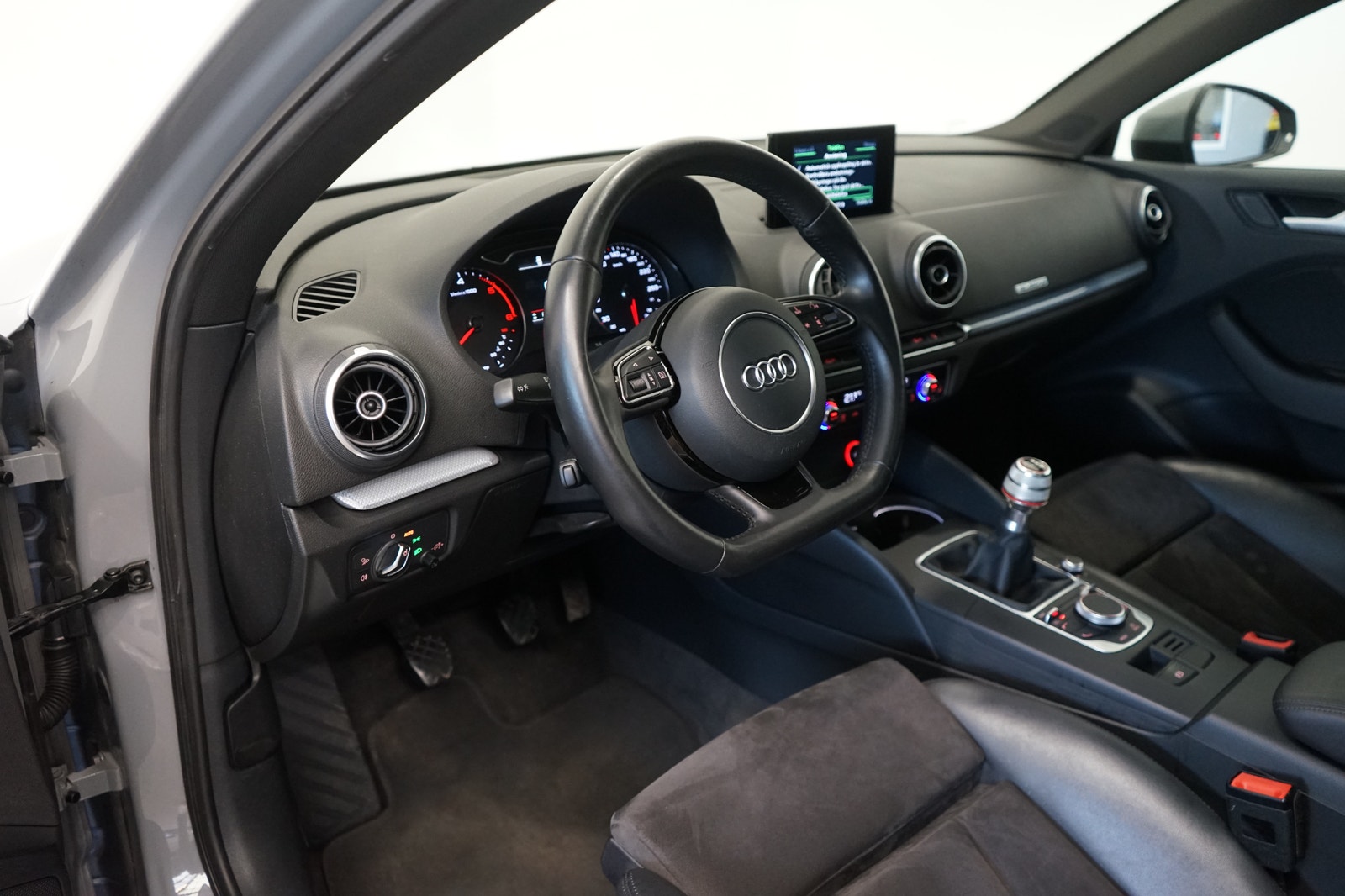 Audi A3 Sedan 2.0 TDI quattro Ambition Manuell Taklucka 150hk 2016 - miniatyr 6