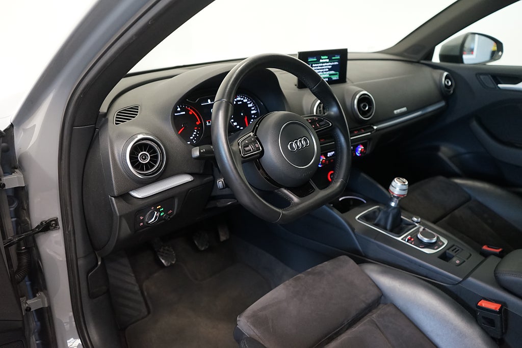 Audi A3 Sedan 2.0 TDI quattro Ambition Manuell Taklucka 150hk