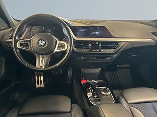 BMW 118I M Sport Mvärme Rattvärme Ambient light S&V-däck – bild 8