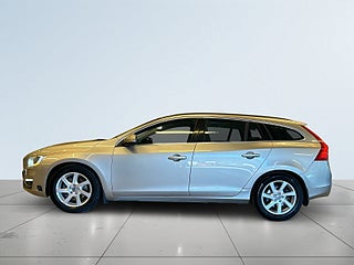 Volvo V60 D4 AWD Geartronic Momentum Drag/MoK-värm/Psens/SoV-Hjul – bild 4