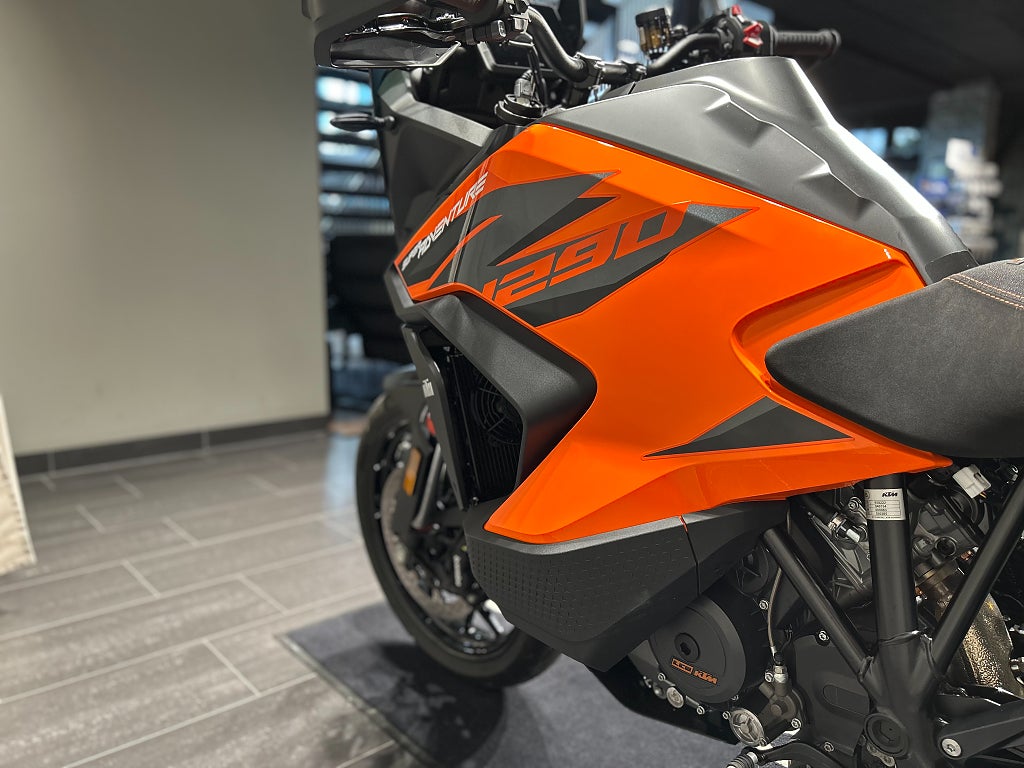 KTM 1290 Super Adventure S / Tech pack / 3 väskor / Endast 1302 mil!