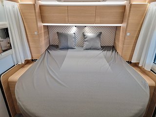 Husbil-halvintegrerad Adria CORAL 670 SC PLUS 23 av 28