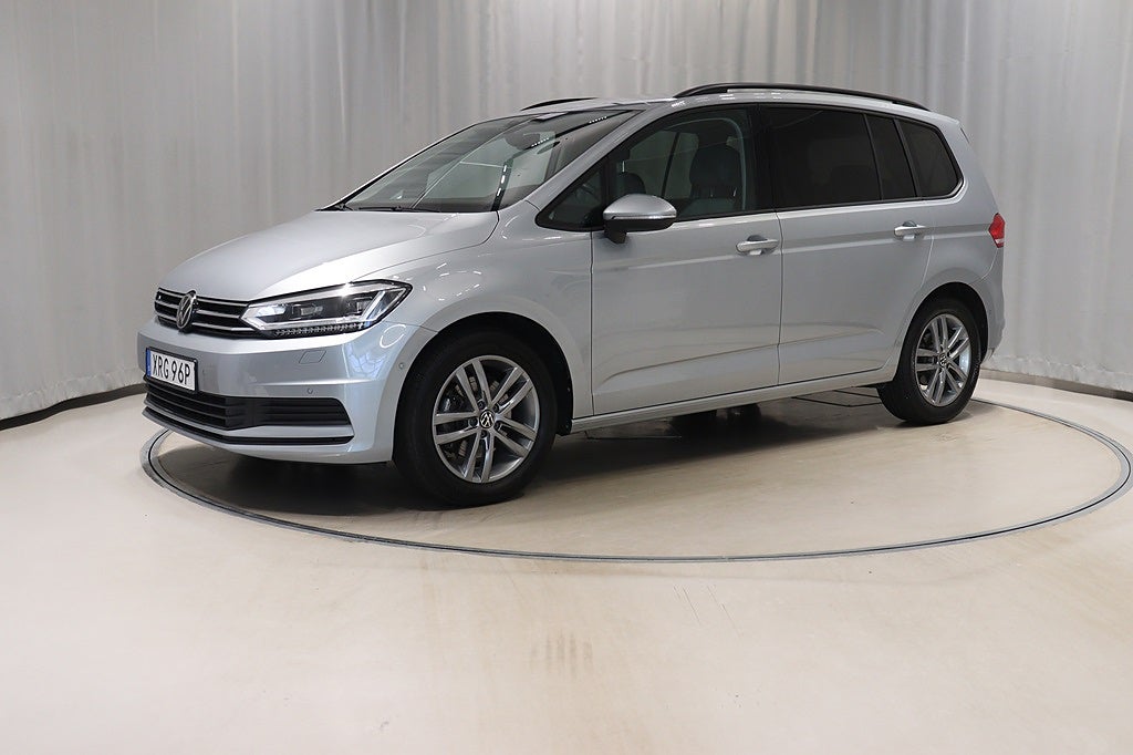 Volkswagen Touran 1.5 TSI Aut 7-Sits Drag Värmare Kamera Keyless Car 2025