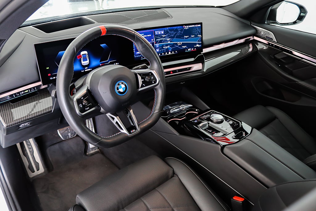 BMW i5 M60 xDrive Sedan MOMS M-Sport Kolfiber B&W Pano 360°