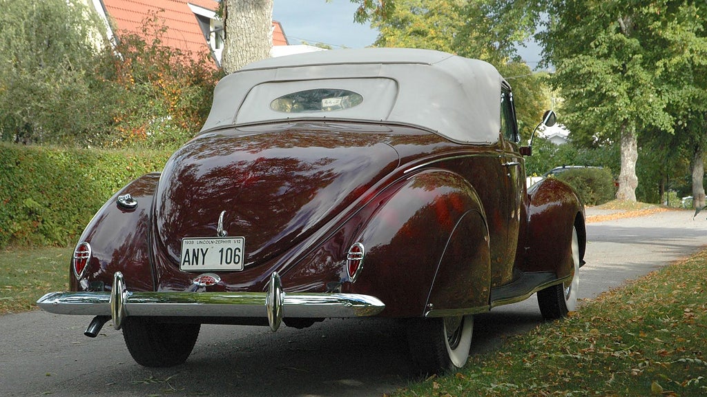 Lincoln Zephyr Convertible Coupe bakifrån.