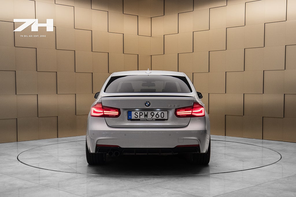 BMW 330i Sedan M-Sport / H/K / Pano / Cockpit