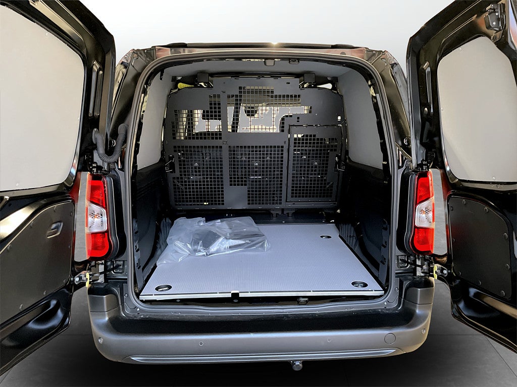 Bild på Citroën Berlingo Crew Cab 130hk Aut - EDITION! SERVICE & V-HJUL INGÅR!