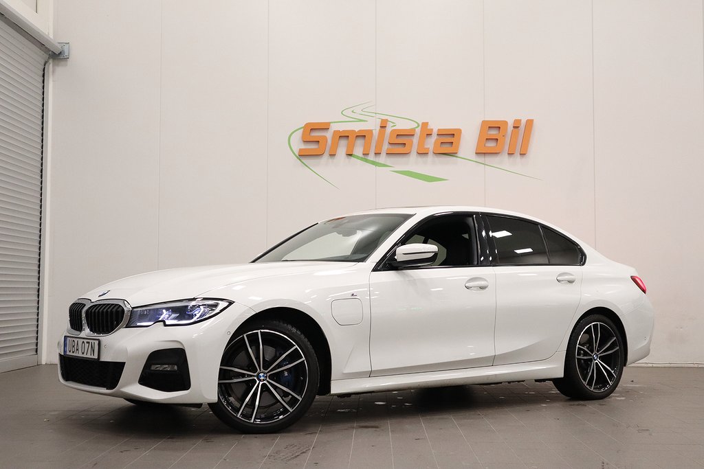 BMW 330e xDrive Sedan M Sport PANO LASER LÄDER DRAG H/K MOMS 292hk