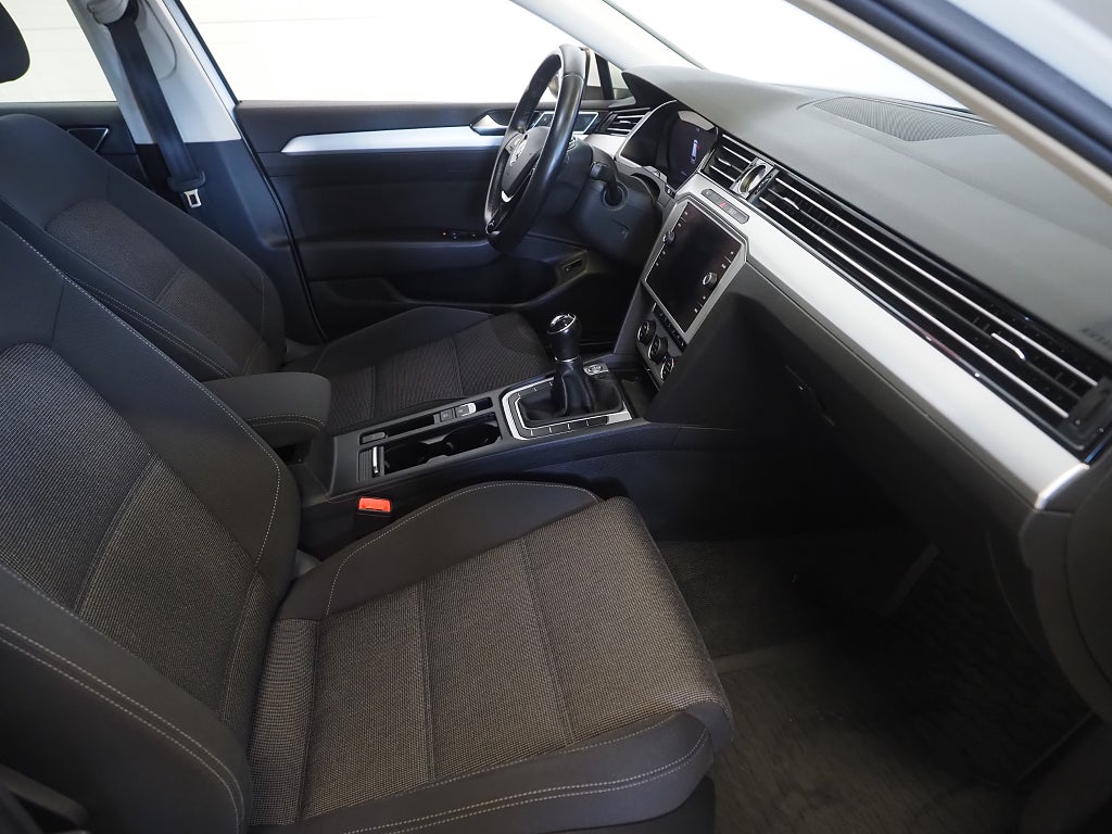 Volkswagen Passat Sportscombi 1.4 TSI 150hk Cockpit Drag Kamera 2018